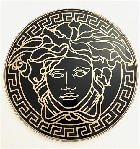 change of medusa head versace